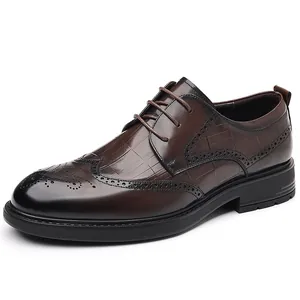Classic brown leather Brogue shoes for men with crocodile texture and wingtip carving