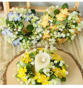 Tre ghirlande di fiori selvatici per decorazioni molto eleganti per tavola e feste