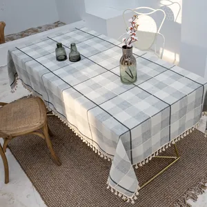 Graue Tischdecke aus Baumwolle und Leinen mit Karomuster und Fransen für den Garten