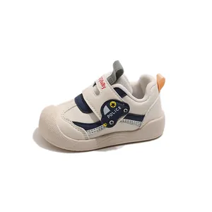 Scarpe da passeggio per neonati con suola morbida e simpatico design di auto della polizia