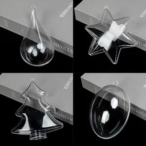 Vista detallada de adornos navideños de plástico transparente DIY en forma de estrella y árbol.