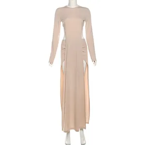 Ensemble beige moulant à manches longues avec découpes à la taille et fentes hautes