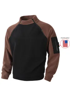 Herren Fleece-Sweatshirt mit Stehkragen und abnehmbarem US-Flaggen-Patch am Ärmel.