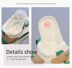 Detailansicht des atmungsaktiven Mesh-Gewebes und des Klettverschlusses für Lauflernschuhe
