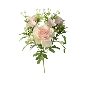 Detailansicht eines hochwertigen künstlichen Pfingstrosenstraußes für Hochzeiten.