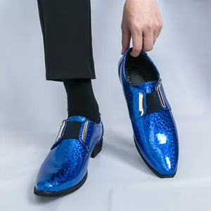 Stilvolle Herrenschuhe mit spitzer Kappe in Metallic-Blau mit goldenen Details