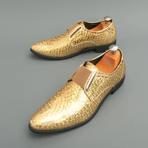 Moderne goldene gemusterte Herrenschuhe mit spitzer Kappe für Business und Freizeit
