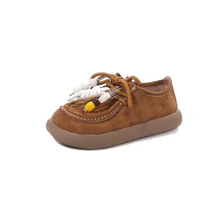 Chaussures rétro en daim marron style Birkenstock pour enfants avec perles décoratives