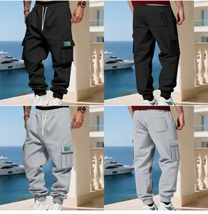 Collage di pantaloni cargo da uomo in pile pesante, vista frontale e posteriore, nero e grigio.