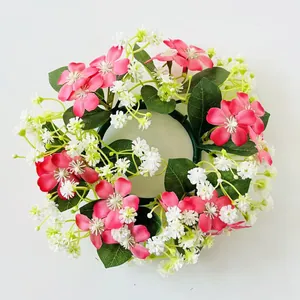 Dettaglio della ghirlanda di fiori artificiali rosa e bianchi per decorazioni