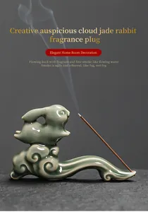 Elegante Weihrauchhalter aus Seladon-Jade-Hase mit glückverheißendem Wolkendesign und Rauch