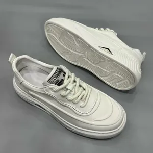 Baskets décontractées en cuir blanc pour hommes avec semelles épaisses et motifs de vagues