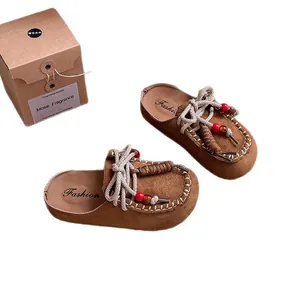 Retro kralen nubuck slippers voor meisjes met herfst Birk-stijl en decoratieve touwen.