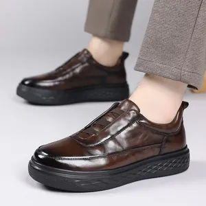 Κορυφαία ανδρικά καφέ δερμάτινα casual παπούτσια slip-on για μετακινήσεις και καθημερινή χρήση.