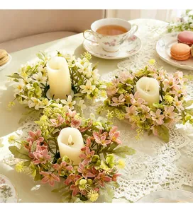 Elegante Europese vintage bloemige kaarsenringen voor romantische tafeldecoratie.