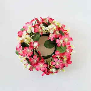 Ghirlanda decorativa di fiori selvatici rosa e bianchi per anelli di candela o tavola