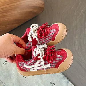 Baskets à carreaux rouges pour enfants avec semelle en caoutchouc antidérapante