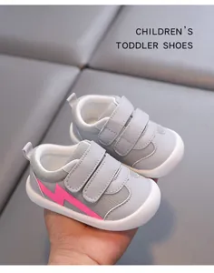 Chaussures pour tout-petits en maille grise respirante avec motif éclair rose, 1-3 ans