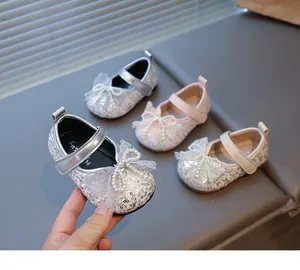 Zapatos de princesa con lentejuelas para bebé niña con lazos de encaje y perlas en tres colores.