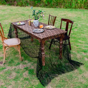 Gros plan sur une nappe élégante en dentelle florale noire pour décoration de mariage