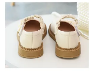 Vue arrière détaillée de chaussures de princesse pour enfants avec brides élastiques