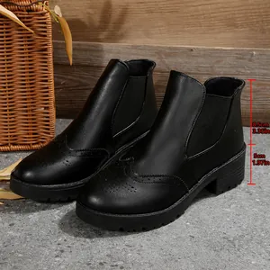 Detaillierte Ansicht schwarze Chelsea Boots mit Absatzhöhe und Schafthöhenmaßen