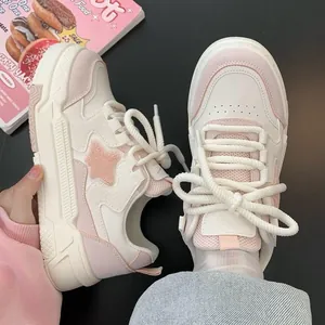 Baskets de skate élégantes rose et blanc pour filles avec semelle épaisse et étoile