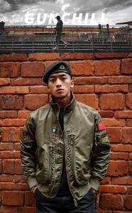 Giacca pilota militare MA-1 da uomo con design multitasche e toppe in velcro tattiche