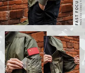 Dettaglio della giacca bomber militare MA-1 con toppa sulla manica e fodera interna a rete