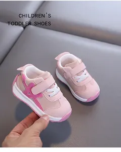 Detailansicht der rosafarbenen, atmungsaktiven Wildleder-Lauflernschuhe für Kleinkinder