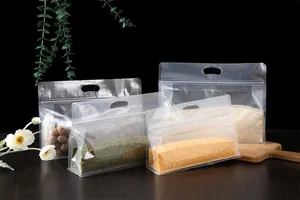 Detalle de bolsas transparentes esmeriladas con ocho sellos para granos y nueces