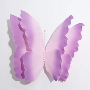 Grande farfalla decorativa 3D in schiuma sfumata viola per scenografie di matrimoni