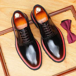Chaussures Oxford britanniques brillantes pour hommes avec bout pointu et semelles rouges