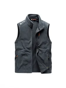 Herren Weste aus grauem Polarfleece mit Reißverschluss und Stehkragen für Outdoor Aktivitäten