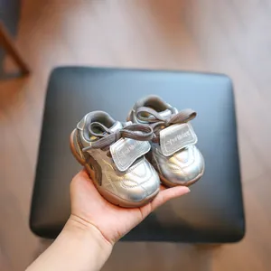 Zilveren metallic baby-loopschoenen met zachte antislipzool voor peuters en baby's