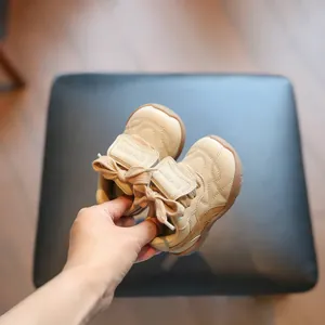 Baby loopschoenen met zachte zool, strikdetail en antislip onderkant