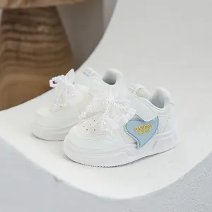 Girls' white spring fashion sneakers featuring light blue heart patch and pearl bow decoration
