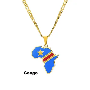 Dettaglio della collana a catena Figaro d'oro con ciondolo mappa Congo Africa