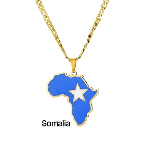 Vista dettagliata della collana in acciaio inossidabile dorato con ciondolo Somalia