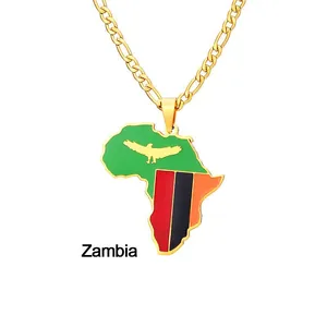 Dettaglio della collana con ciondolo mappa Africa nei colori della bandiera Zambia