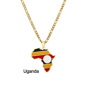 Vista dettagliata della collana pendente mappa Africa con i colori della Uganda