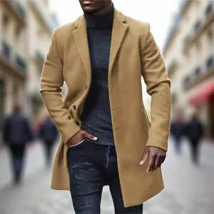 Heren wollen jas in camelkleur, halflang model, perfect voor de herfst en de winter.