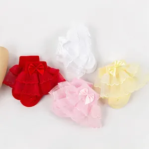 Chaussettes bébé fille avec volants en dentelle double couche et nœuds en satin multicolores.