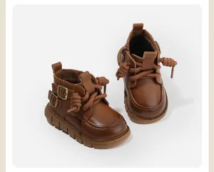 Bottines Martin marron pour enfants de style britannique avec des boucles vintage