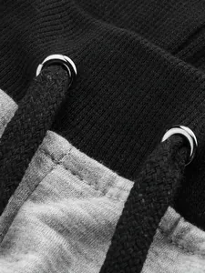 Gedetailleerde close-up van trekkoord en metalen oogjes op fleece sportbroeken voor heren