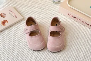 French retro pink suede Mary Jane shoes for girls with round toe and soft sole detail