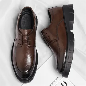 Chaussures classiques en cuir marron pour hommes avec semelle compensée cachée de 8 cm
