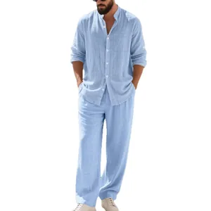 Conjunto de camisa Henley y pantalones de lino azul claro para hombre para playa