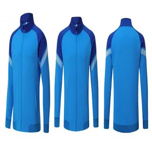 Vue complète de la veste de sport bleue montrant les détails rayés avant et arrière