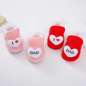 Plüschige Fleece-Lauflernschuhe für Babys mit Herzstickerei und I Love Dad-Schriftzug